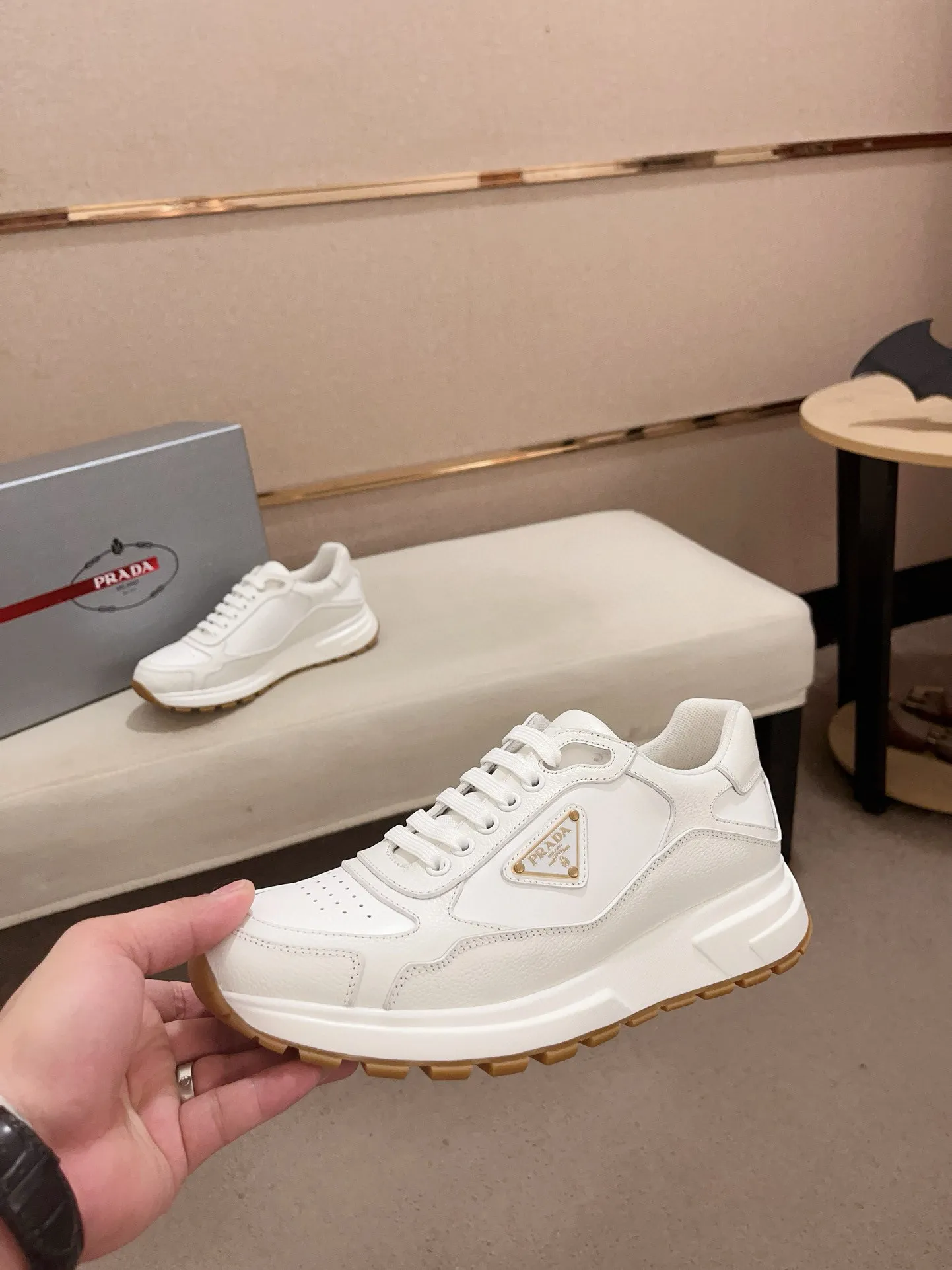 Men's shoes 💰 580💰 ✔️✔️✔️High-quality new PRADA counters are launched simultaneously. The new men's shoes and 😘 fabrics are made of selected first-layer cowhide with superb craftsmanship. Lining: Full cowhide lining. 👍🏿 High-end ☄️ air-cushion molded anti-slip rubber outsole, exquisite lines, simple and elegant, comfortable and high-end for leisure travel. Code number: 38 to 45 (can be customized to 46 to 47, non-refundable)